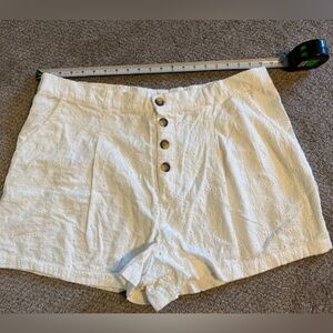 Lucky Brand White Floral Eyelet Textured Shorts 20”W, 16”L